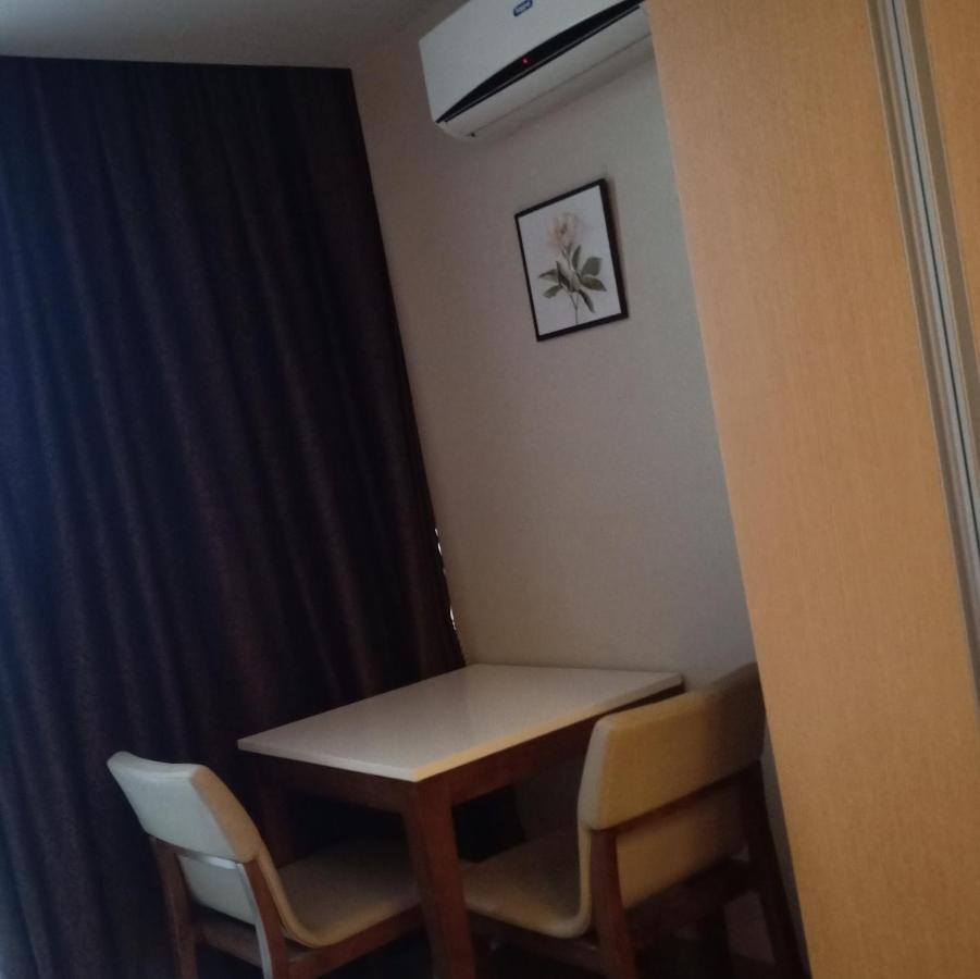 Apartment One Uptown Opposite Of Grandhyatt Taguig
