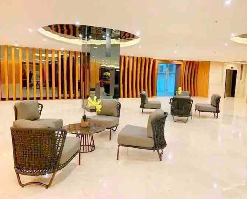 P00l Fr0nt With Balc0ny - New C0nd0 At Shore 2 Mall Of Apartment Manila