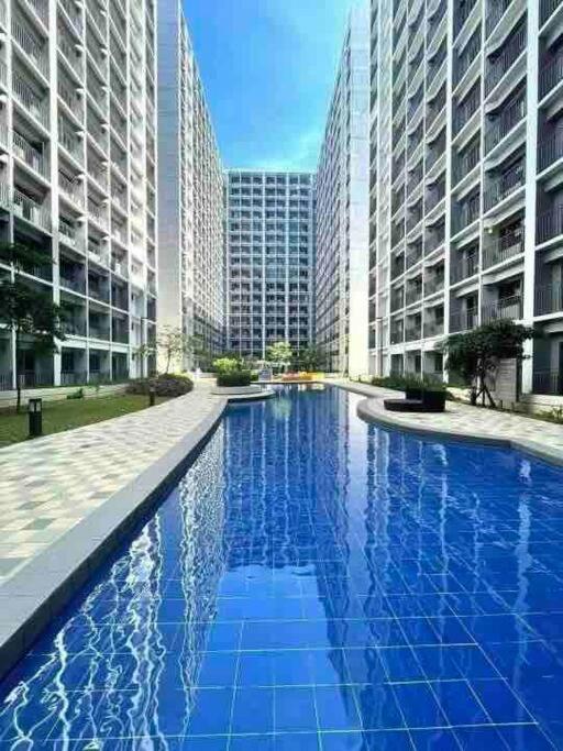 Apartment P00l Fr0nt With Balc0ny - New C0nd0 At Shore 2 Mall Of Manila