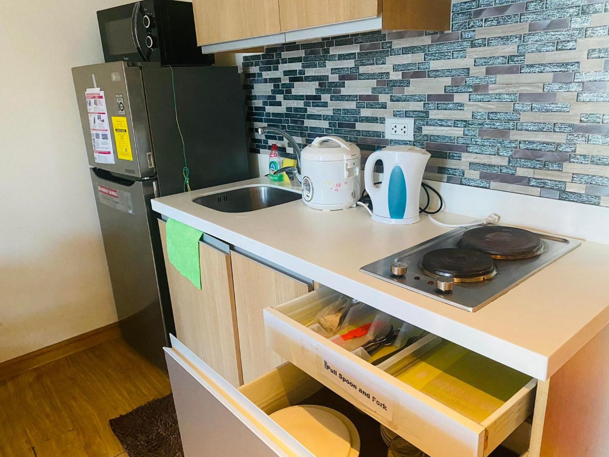 Azure B1 Free Wi-fi Near Sm Mall Airport Apartment Manila