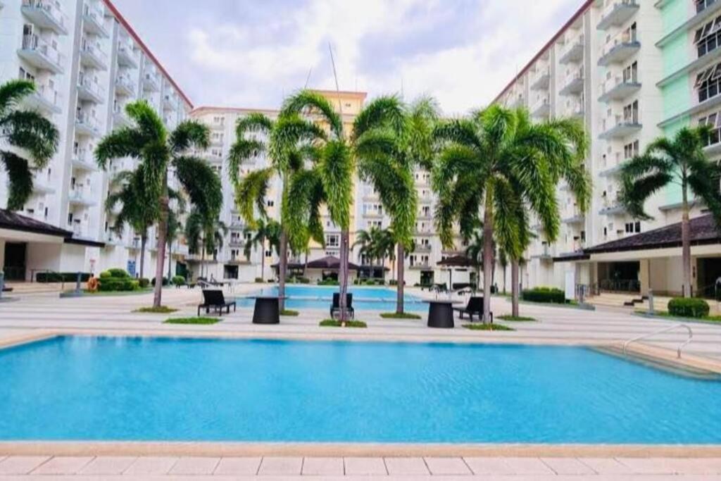 Field Smdc 1br W/ Netflix Manila