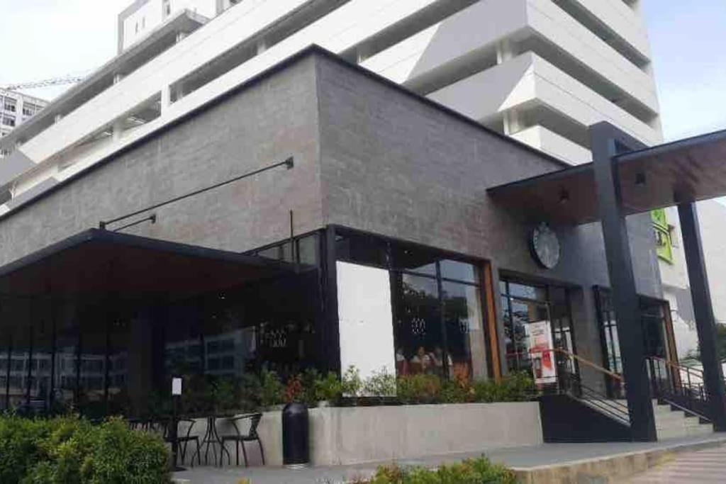 Trig Place At Grace In Taguig Apartment *