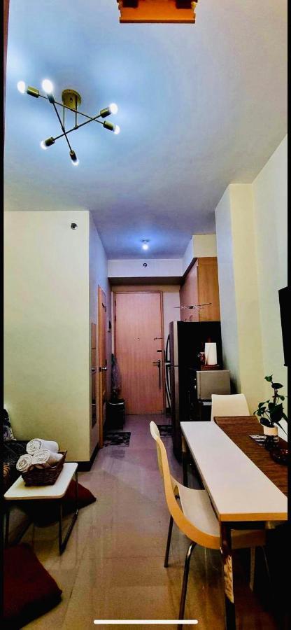 Field Smdc 1br W/ Netflix Manila