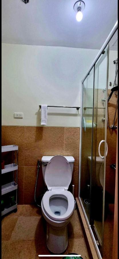 Field Smdc 1br W/ Netflix Apartment Manila
