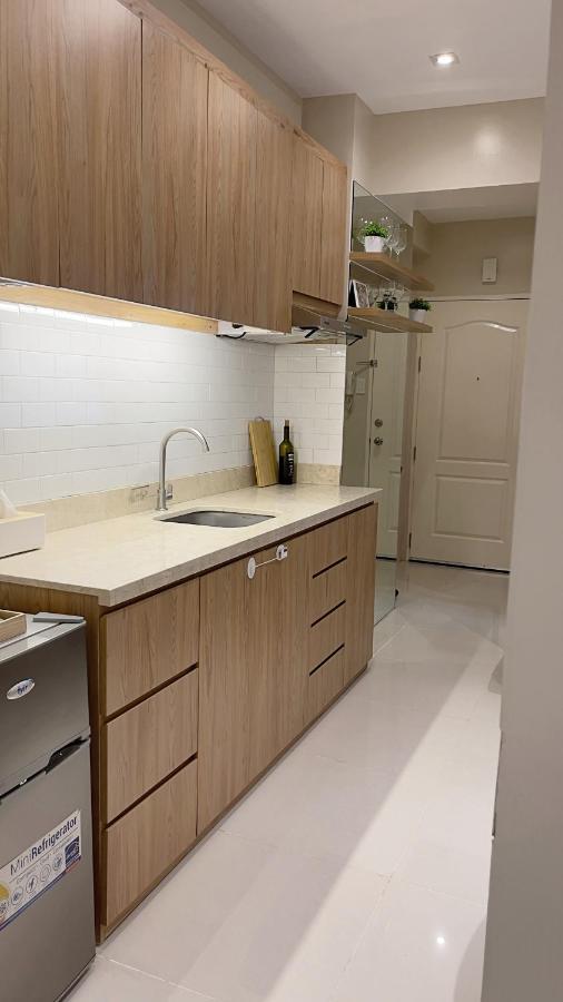 Along Tomas Morato W/ Wifi Smarttv & Karaoke Apartment Manila