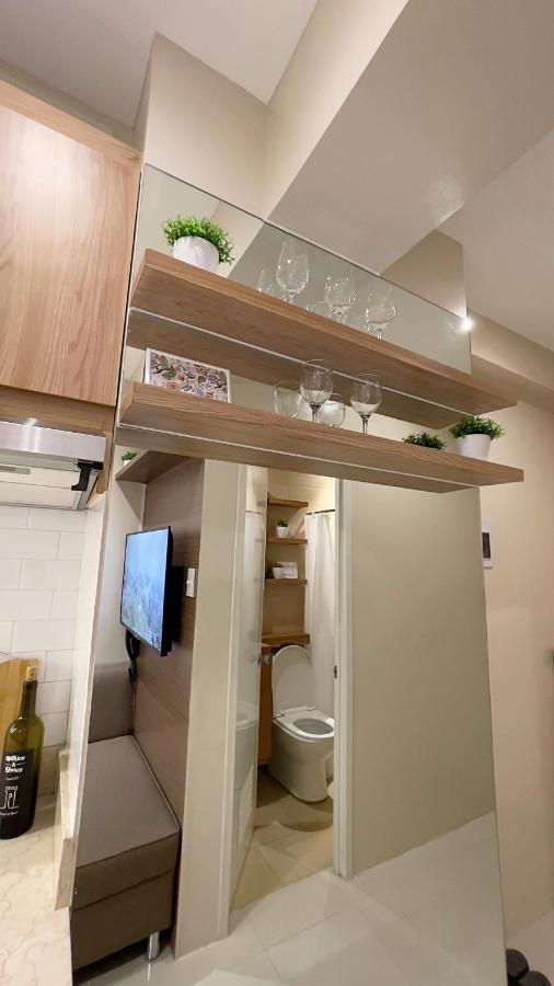 Apartment Along Tomas Morato W/ Wifi Smarttv & Karaoke