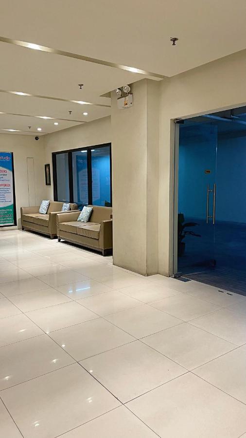 Apartment Along Tomas Morato W/ Wifi Smarttv & Karaoke Manila