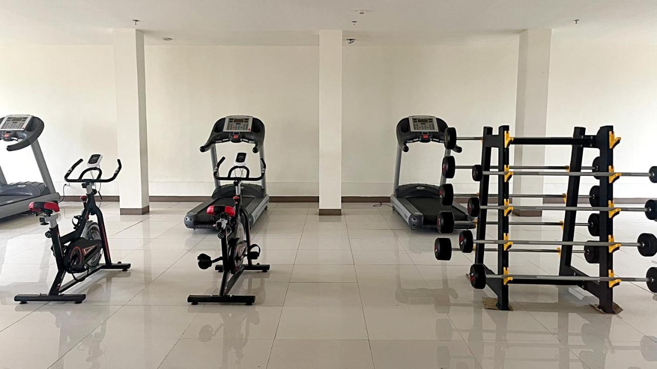 Apartment Along Tomas Morato W/ Wifi Smarttv & Karaoke