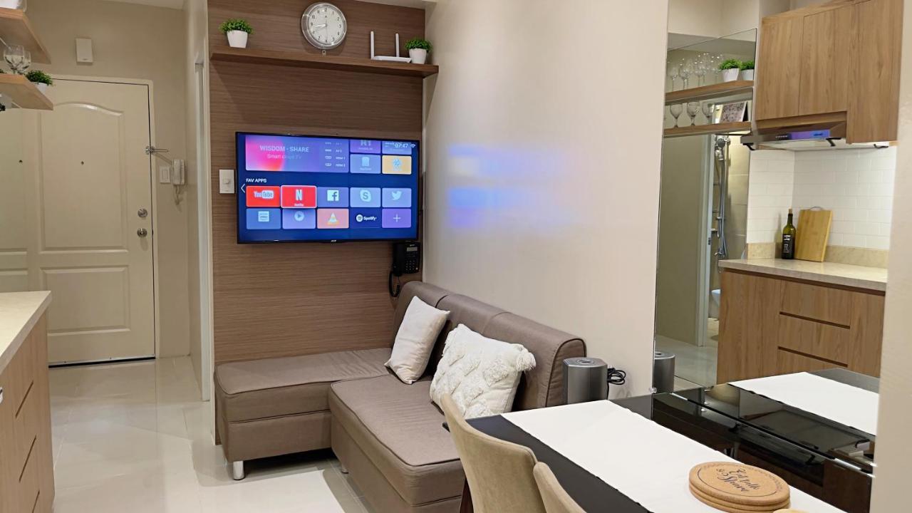 Apartment Along Tomas Morato W/ Wifi Smarttv & Karaoke Manila