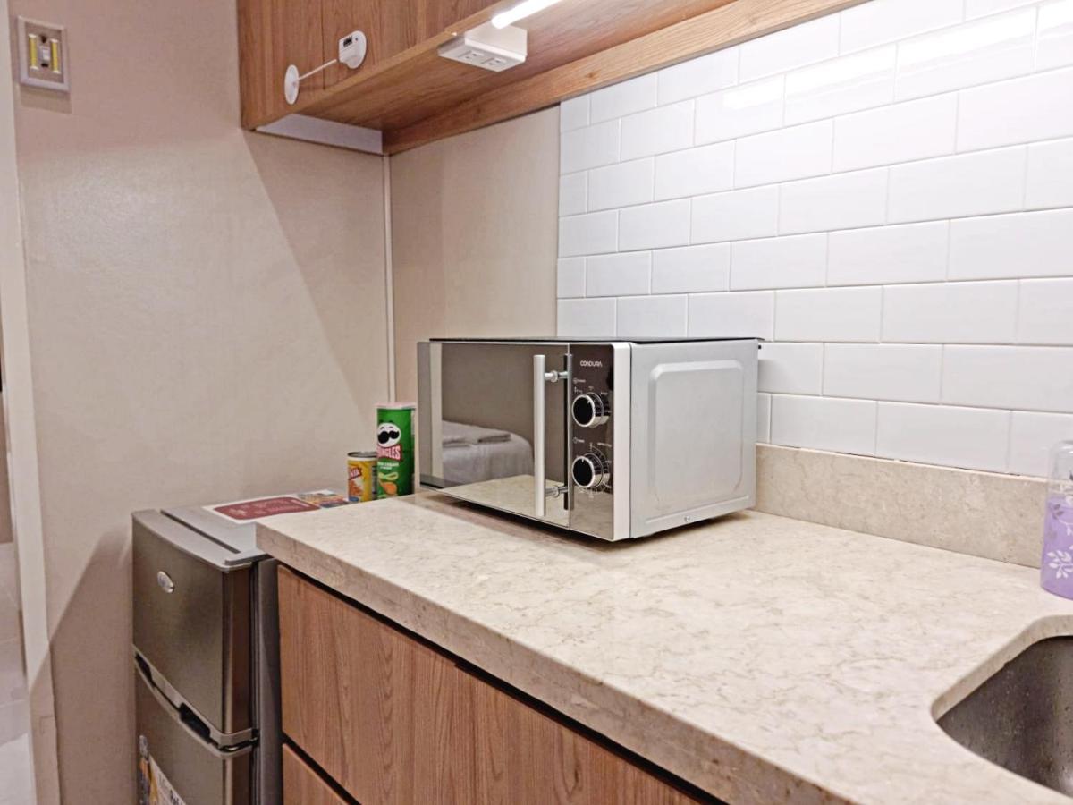 Apartment Along Tomas Morato W/ Wifi Smarttv & Karaoke
