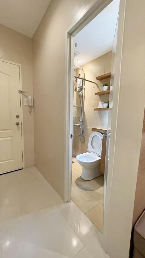 Apartment Along Tomas Morato W/ Wifi Smarttv & Karaoke Manila