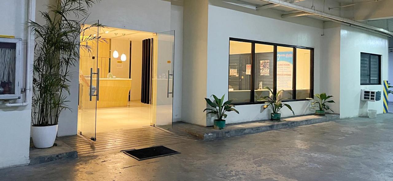 Along Tomas Morato W/ Wifi Smarttv & Karaoke Apartment Manila