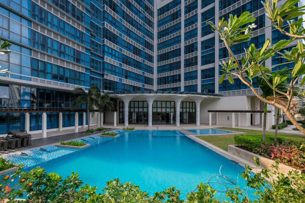 Uptown Parksuites Modern Apartment Manila