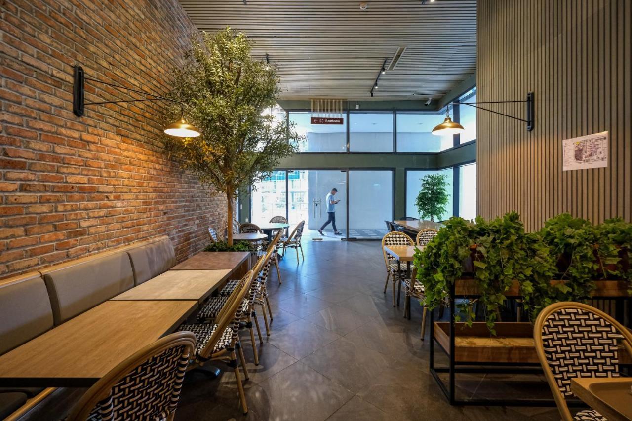 Uptown Parksuites Modern Apartment *