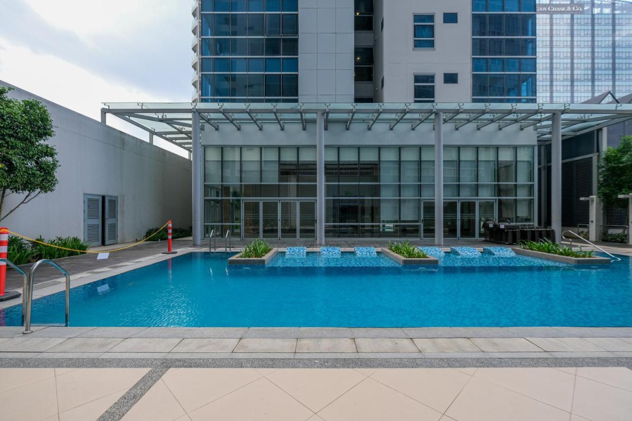 Uptown Parksuites Modern Apartment