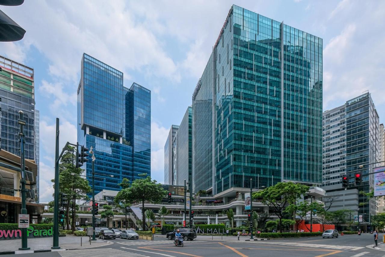 Uptown Parksuites Modern * Manila