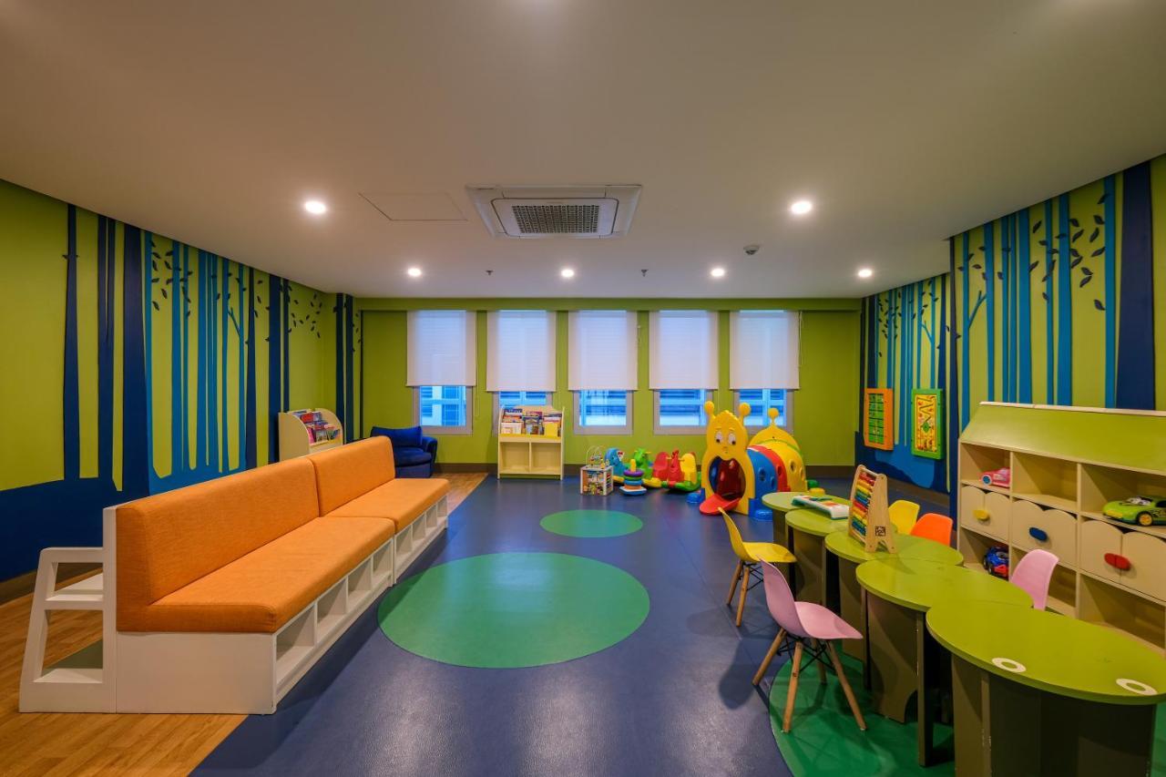 Uptown Parksuites Modern Apartment Manila