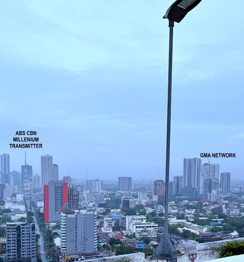 Along Tomas Morato W/ Wifi Smarttv & Karaoke Apartment Manila