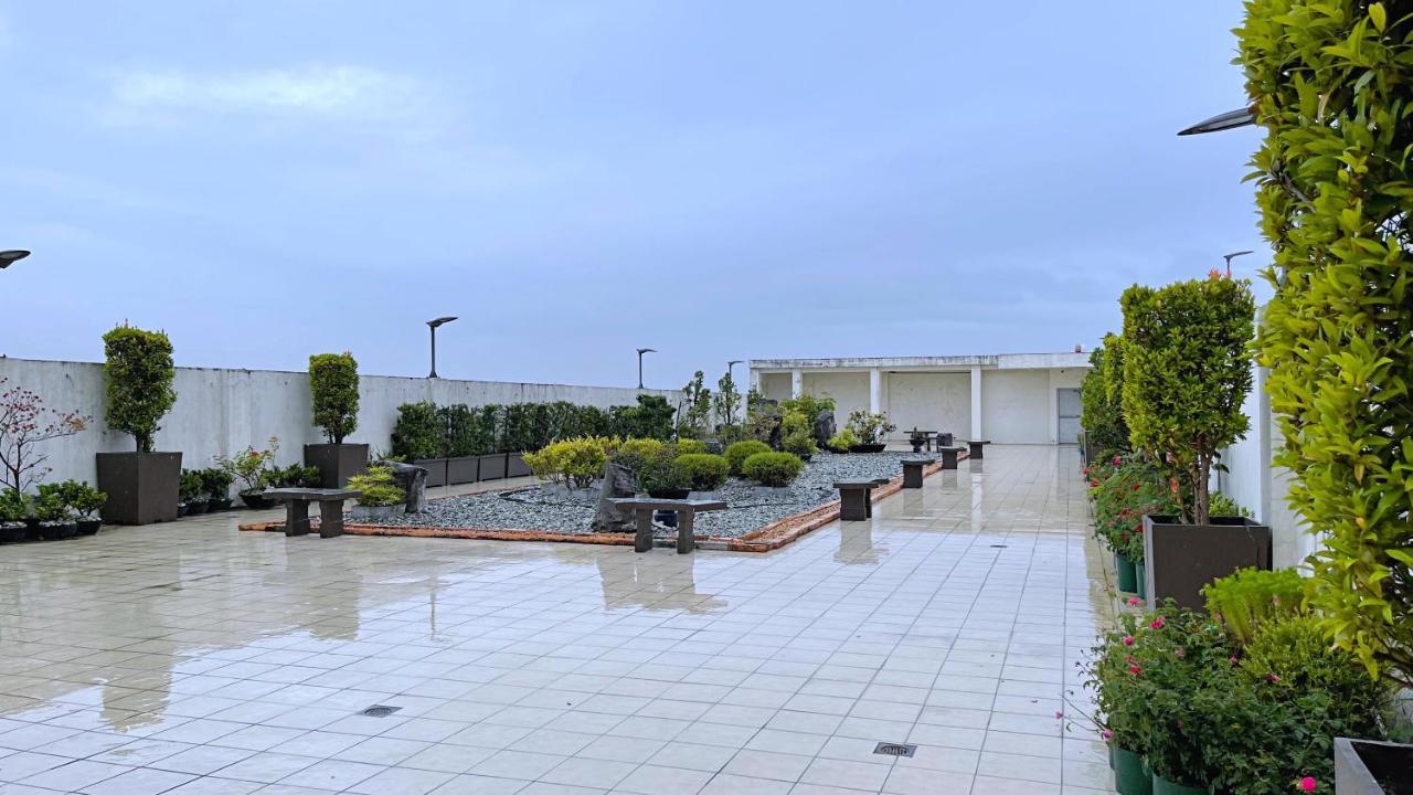 Apartment Along Tomas Morato W/ Wifi Smarttv & Karaoke