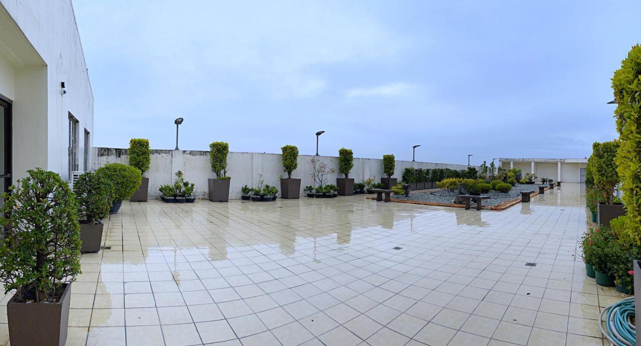 Along Tomas Morato W/ Wifi Smarttv & Karaoke Apartment Manila