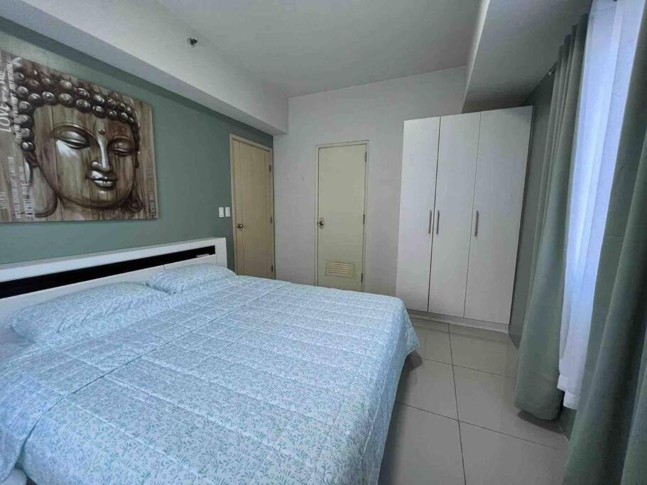 2 Bedroom Jazz Cozy At Deal!
