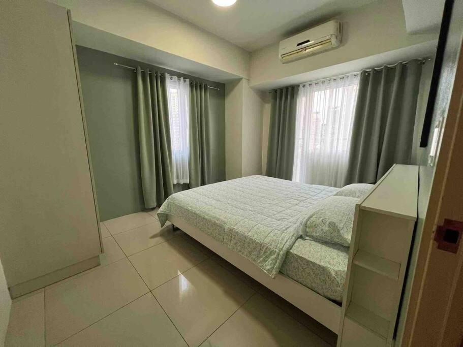 2 Bedroom Jazz Cozy At Deal! *