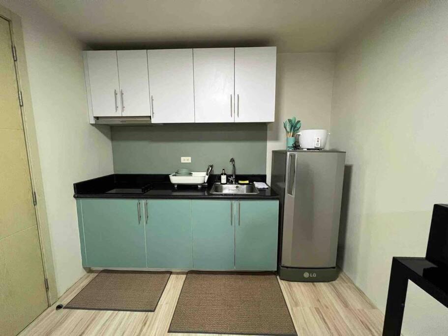 2 Bedroom Jazz Cozy At Deal! *