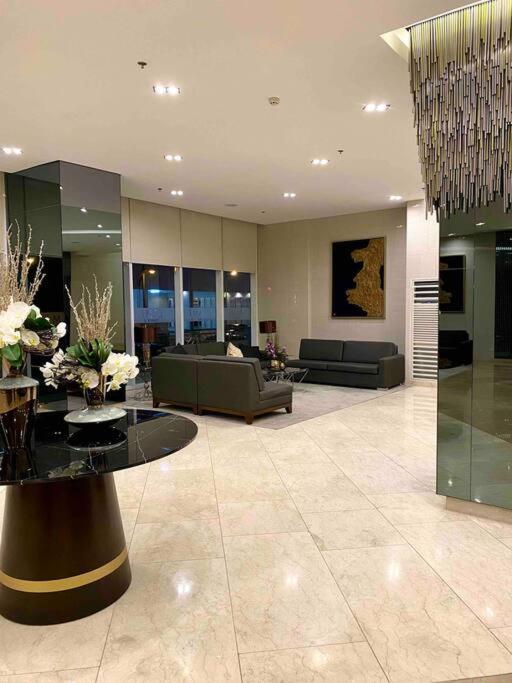 Modern 1-br Unit Manila