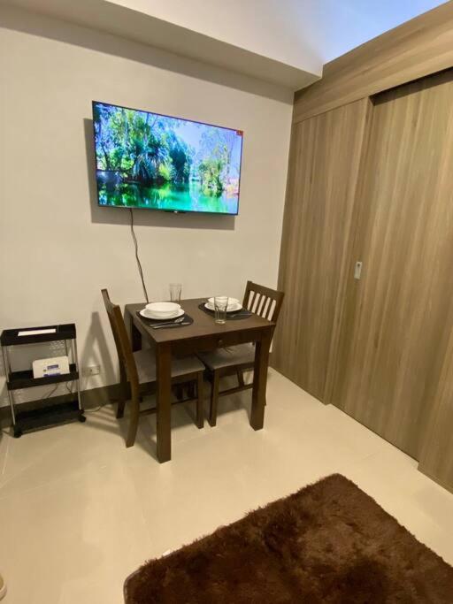 Modern 1-br Unit