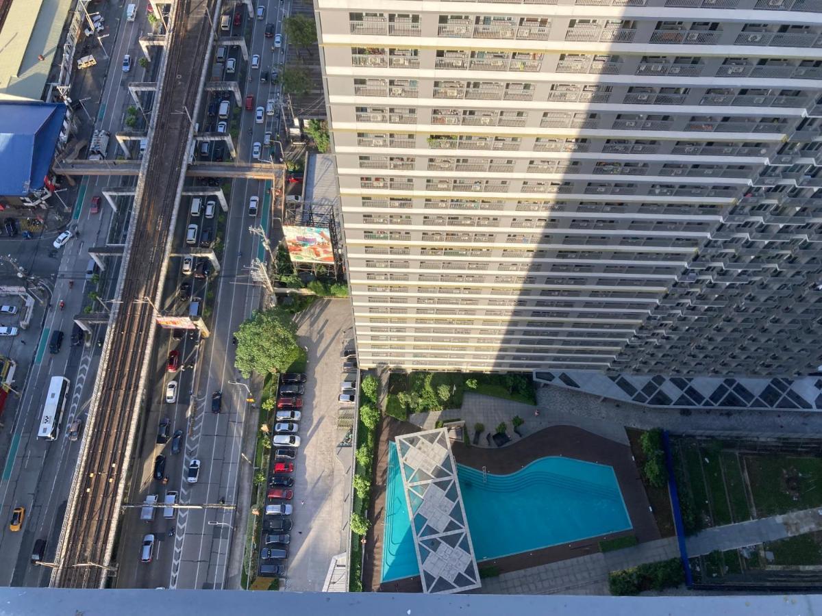 Penthouse At Fame 41st Floor, Shangrila-megamall Apartment *