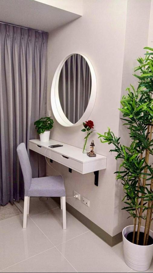 Apartment New & Modern Cozy 1br W/ Balcony@bgc, Wifi 300mbps