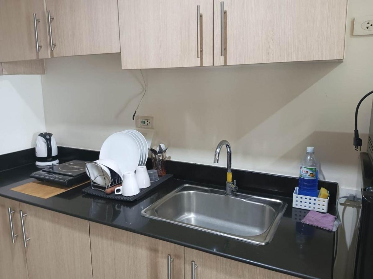 Breeze Residences - 1br Unit With Balcony -top Floor Apartment *
