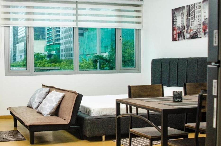Prime Avant Bgc Location By Ph Staycation *