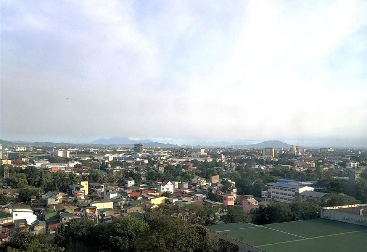 Pasig Fast Wifi With Netflix And Pool Access Manila