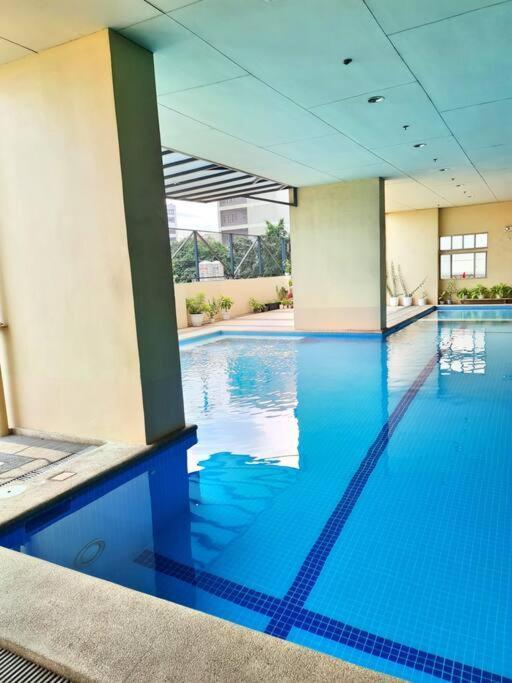 Modern & Spacious 2br With Netflix & Pool Acess In San Juan