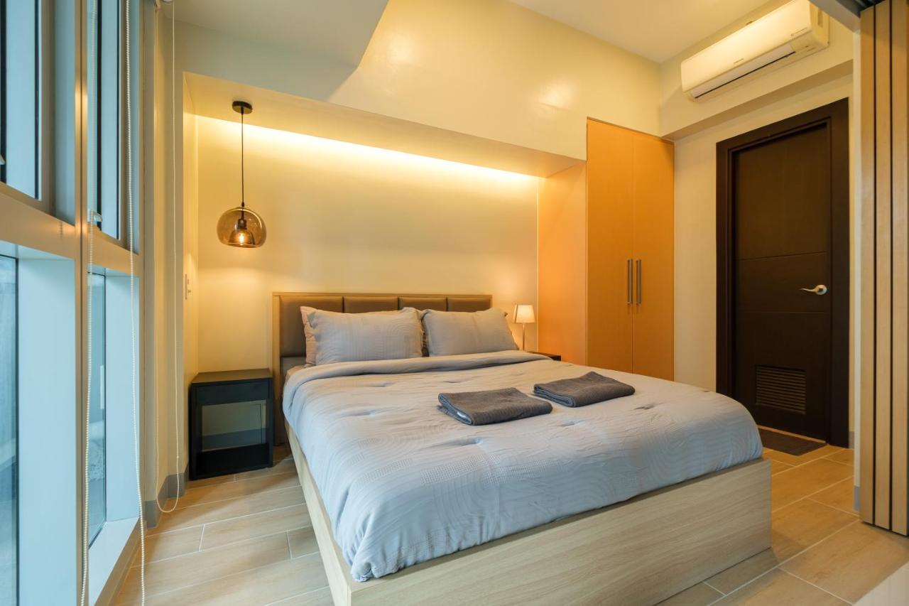 Uptown Parksuites Modern
