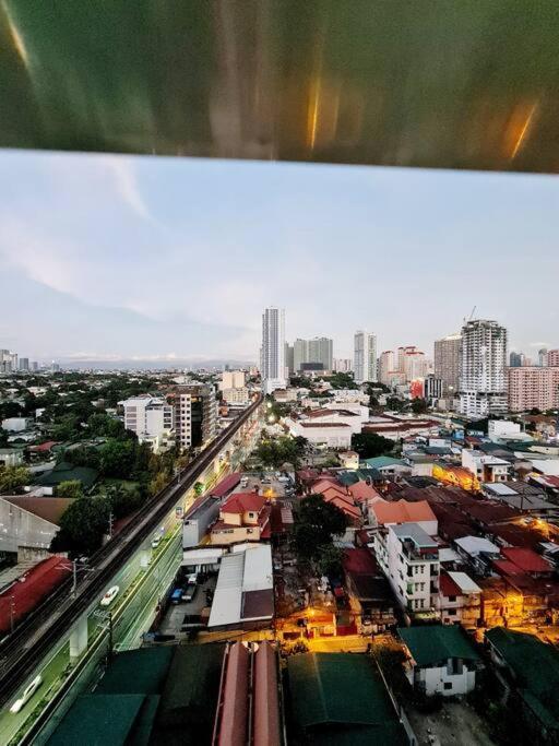 Modern & Spacious 2br With Netflix & Pool Acess In San Juan * Manila