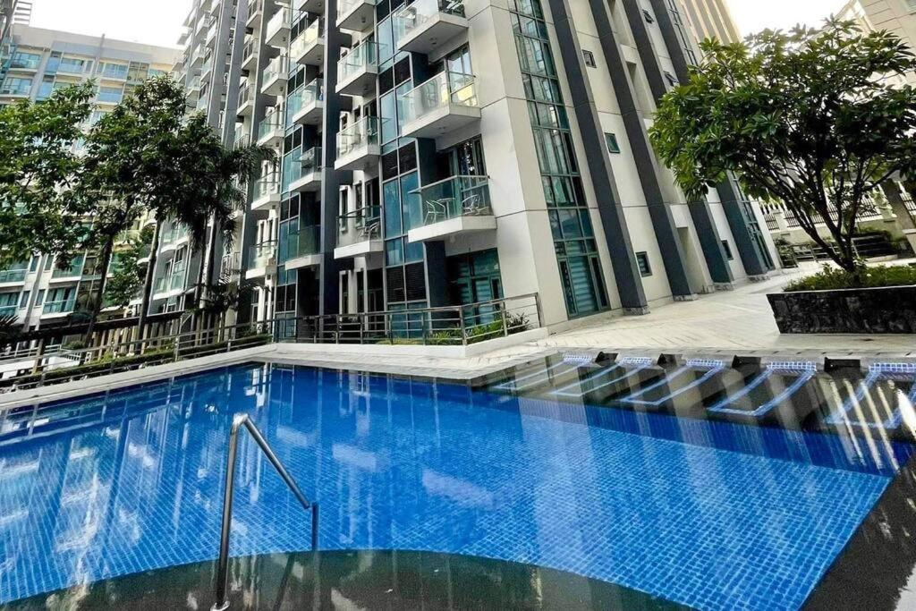 Apartment Lovely Unit With Free Wi-fi & Netflix I Across Naia T3 Airport Manila
