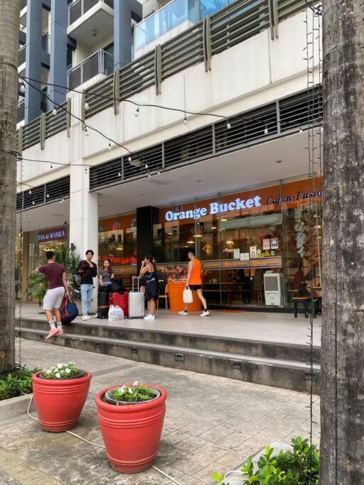 Lovely Unit With Free Wi-fi & Netflix I Across Naia T3 Airport Apartment Manila