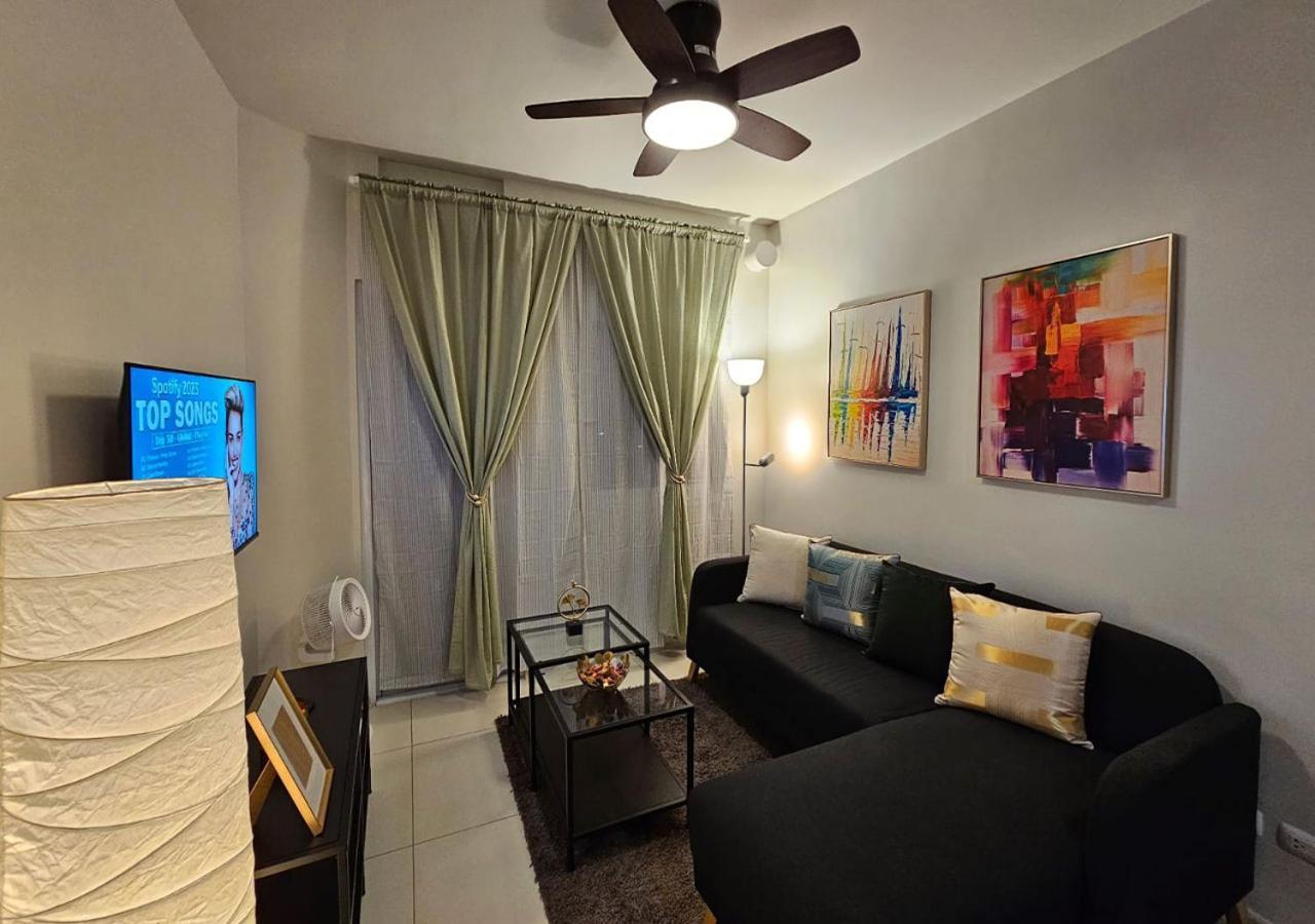Fabulous View Circulo Verde, Qc Apartment