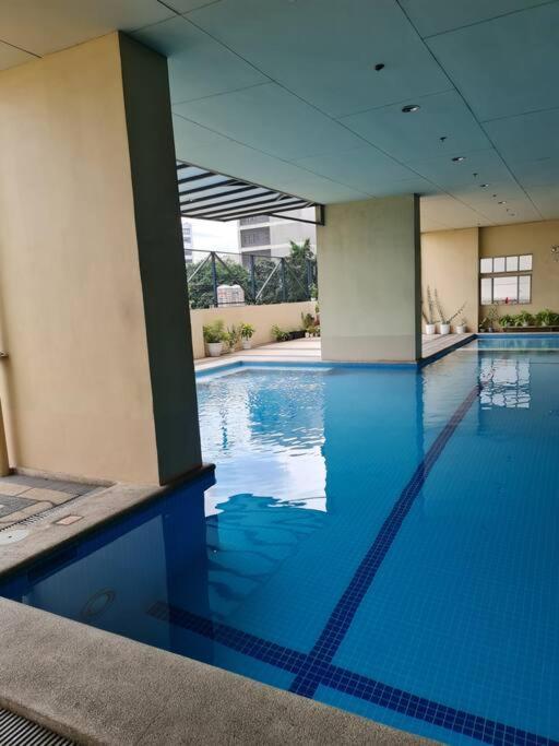 Modern & Spacious 2br With Netflix & Pool Acess In San Juan Manila