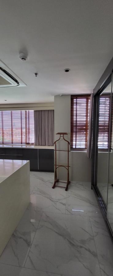 Poblacion Penthouse With Private Roofdeck Apartment *