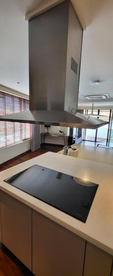 Apartment Poblacion Penthouse With Private Roofdeck *