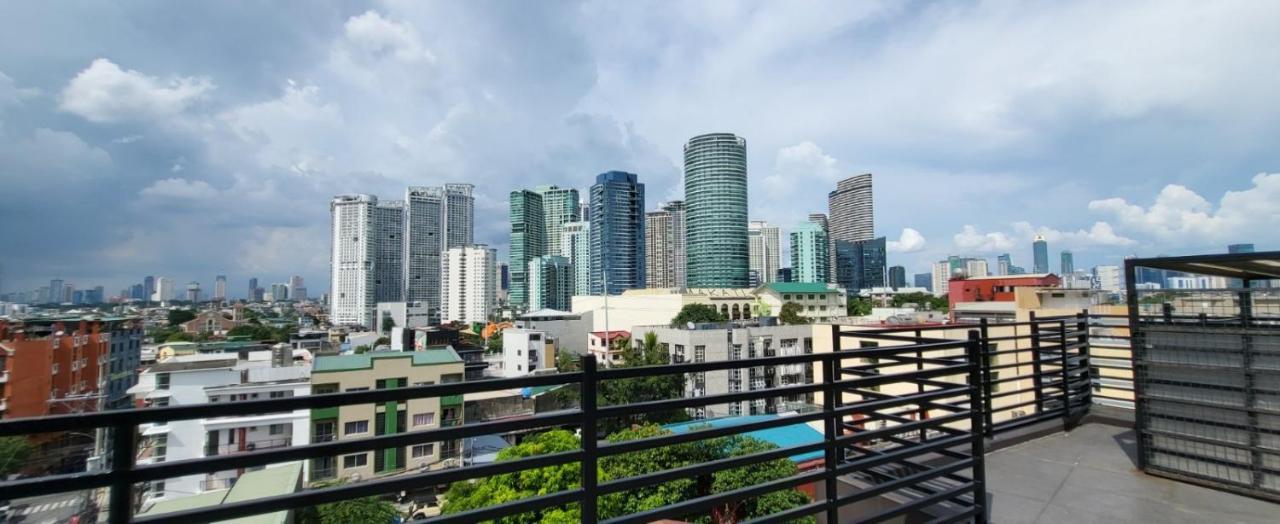 Poblacion Penthouse With Private Roofdeck * Manila