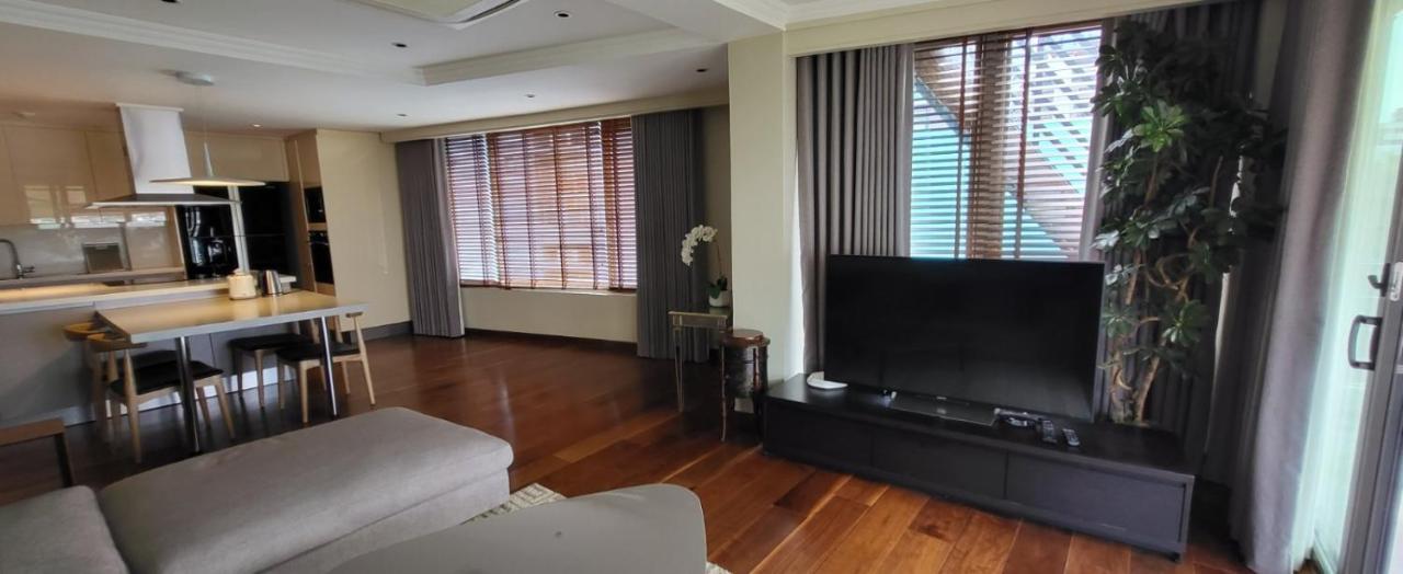 Poblacion Penthouse With Private Roofdeck Apartment