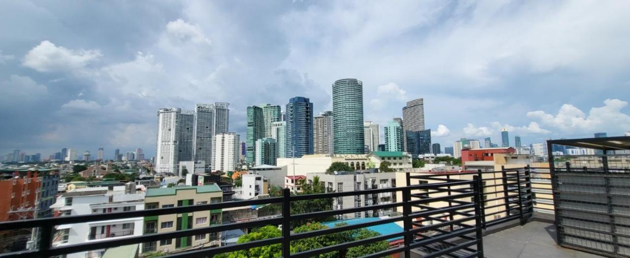 Apartment Poblacion Penthouse With Private Roofdeck *