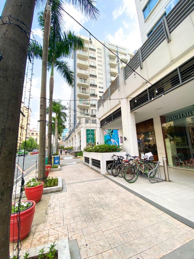 Lovely Unit With Free Wi-fi & Netflix I Across Naia T3 Airport Apartment Manila