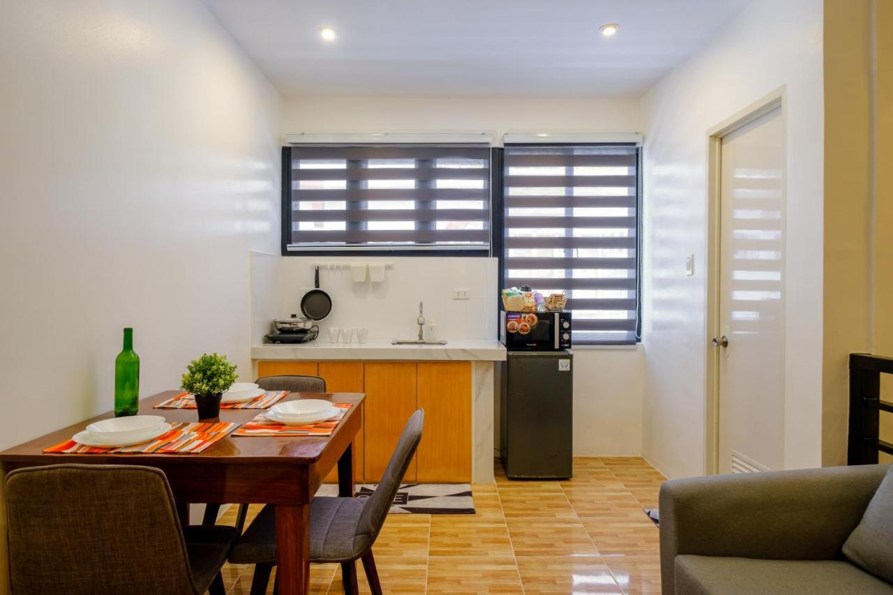 The House Of Windsor - Qc Apartment Manila