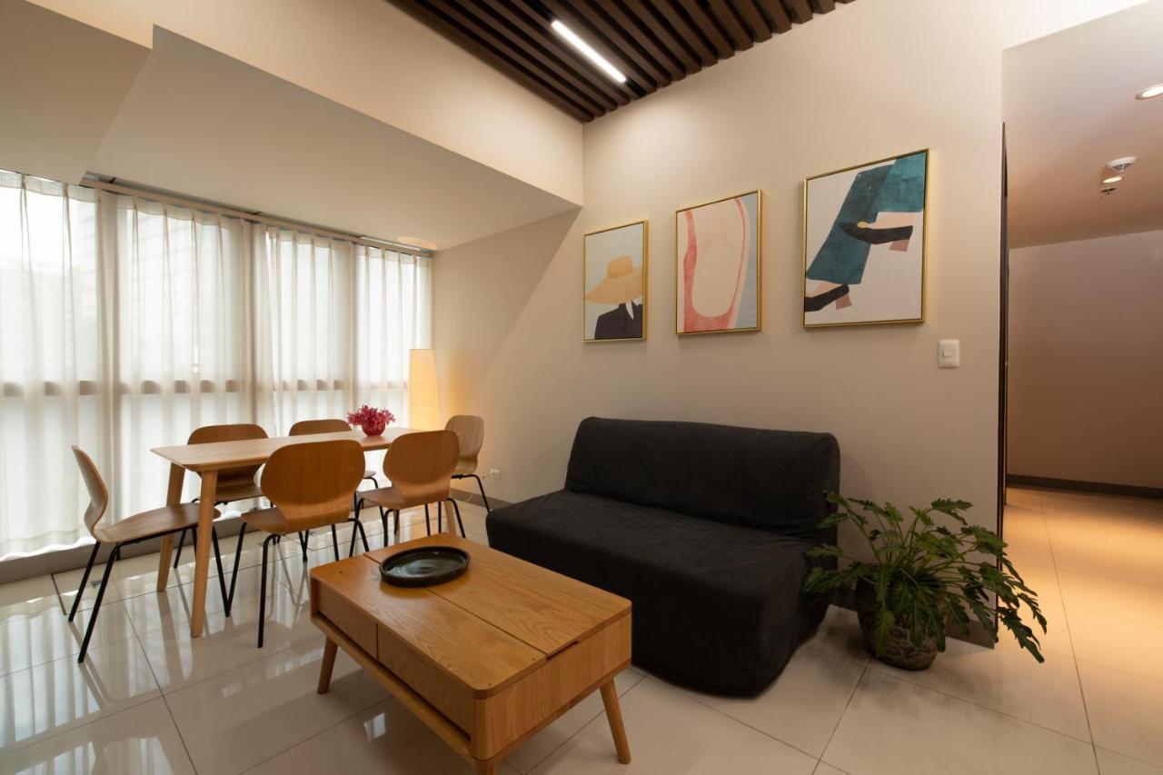Apartment Uptown Parksuites Tower 1 Bgc By Ph Staycation Manila