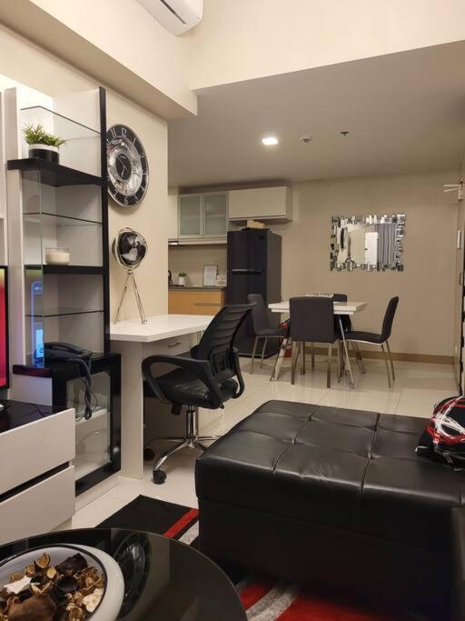 Cozy 1-bedroom With Stunning View Apartment